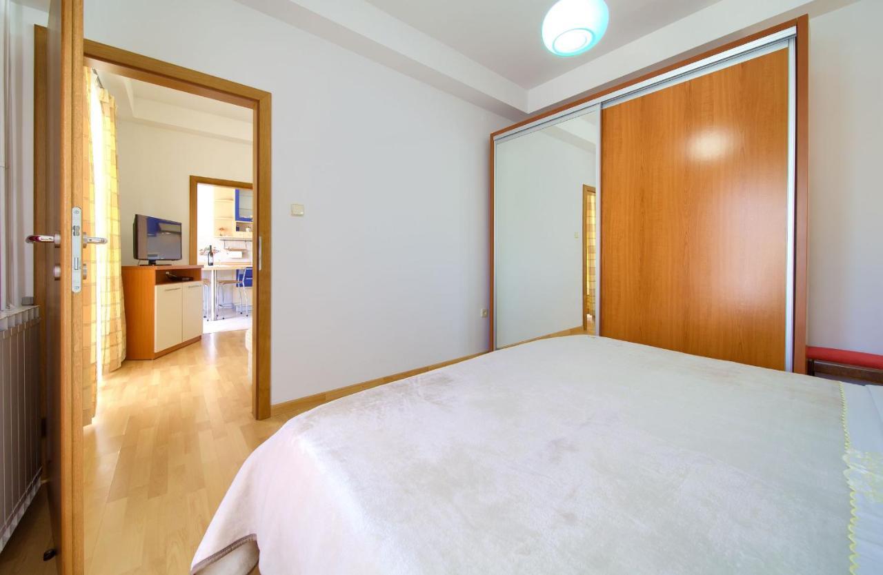Apartments Jele Malinska Extérieur photo
