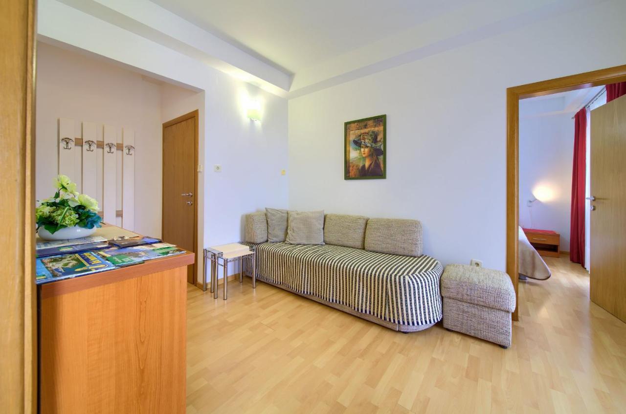 Apartments Jele Malinska Extérieur photo