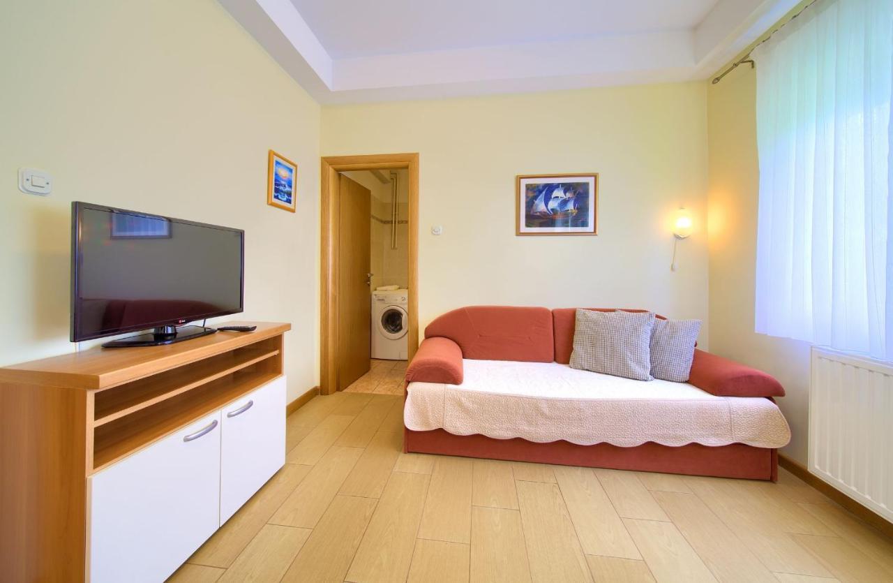 Apartments Jele Malinska Extérieur photo