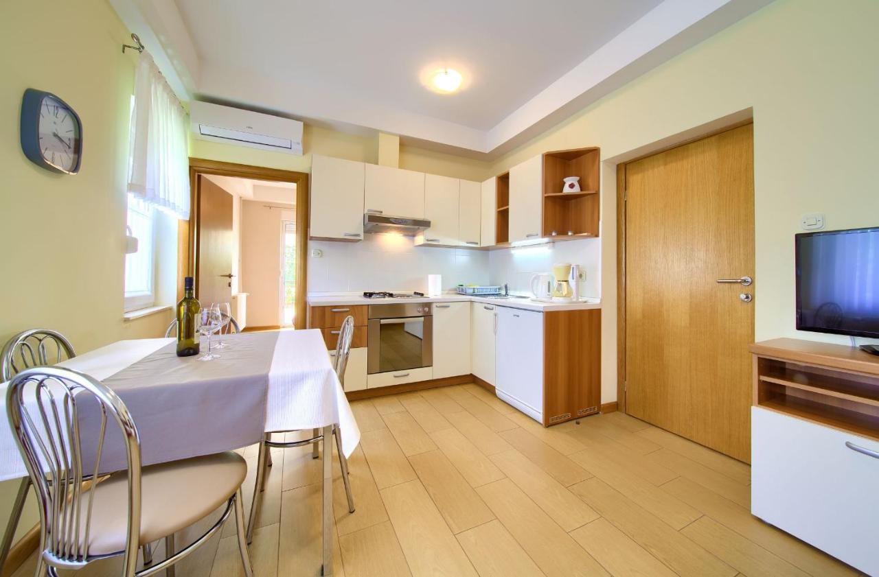 Apartments Jele Malinska Extérieur photo